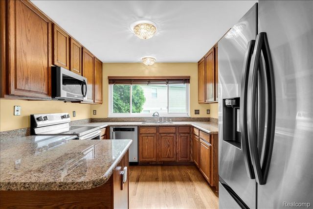 34903 Pennington Drive, Farmington Hills, MI 48335