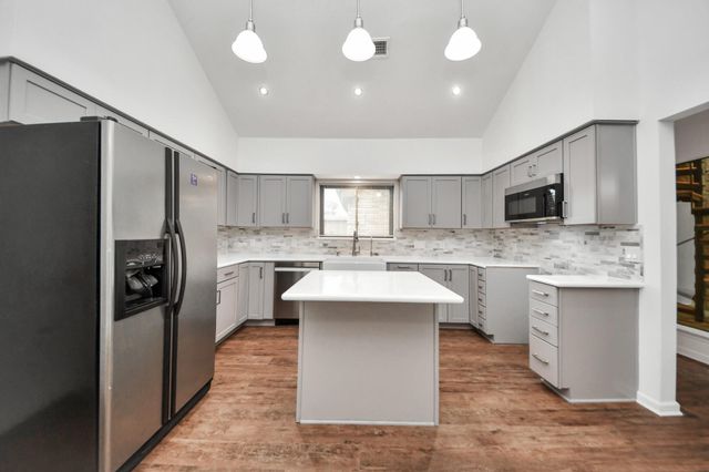 1823 Rock Fence Drive, Richmond, TX 77406