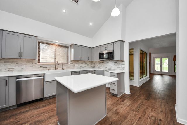1823 Rock Fence Drive, Richmond, TX 77406