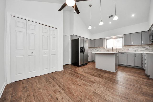 1823 Rock Fence Drive, Richmond, TX 77406