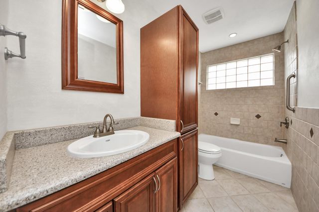 1823 Rock Fence Drive, Richmond, TX 77406