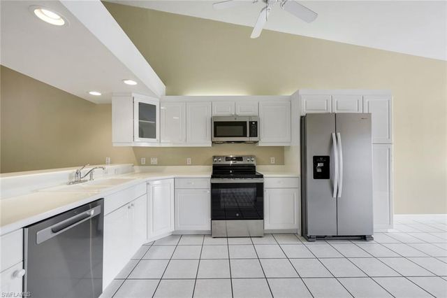 2055 Cascades DR 6, Naples, FL 34112