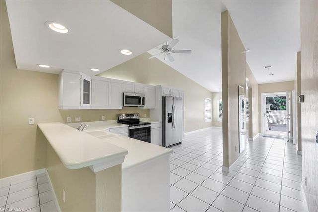 2055 Cascades DR 6, Naples, FL 34112