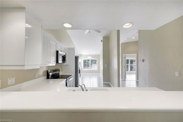 2055 Cascades DR 6, Naples, FL 34112