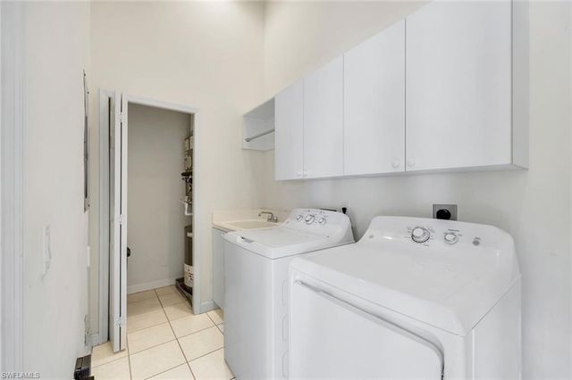2055 Cascades DR 6, Naples, FL 34112