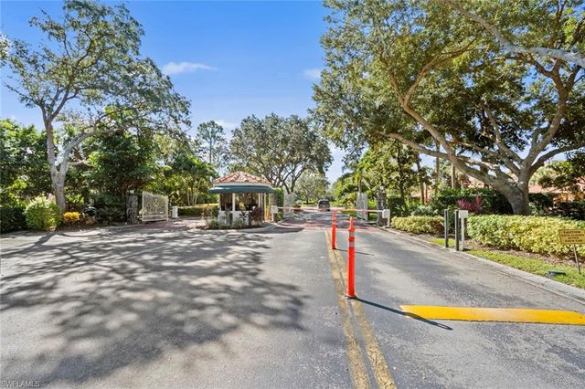 2055 Cascades DR 6, Naples, FL 34112
