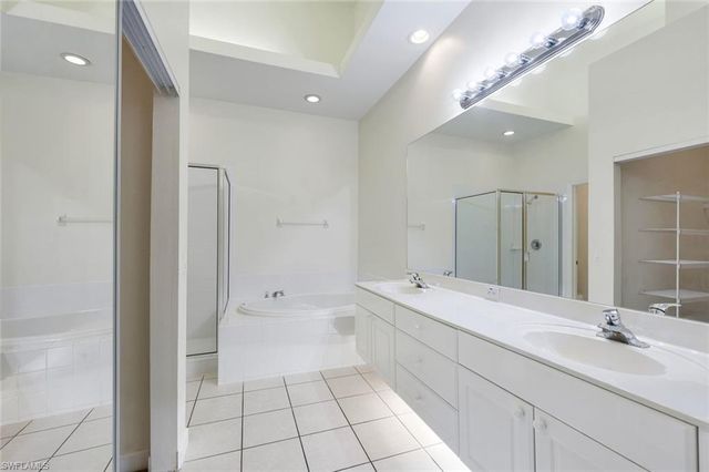 2055 Cascades DR 6, Naples, FL 34112