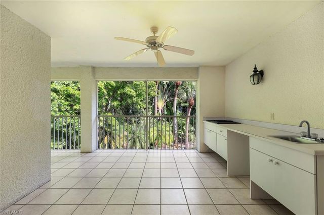 2055 Cascades DR 6, Naples, FL 34112