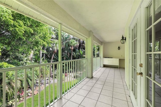 2055 Cascades DR 6, Naples, FL 34112