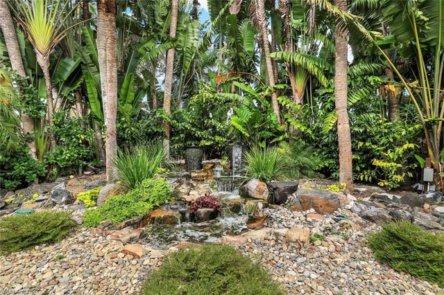 2055 Cascades DR 6, Naples, FL 34112