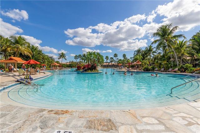 2055 Cascades DR 6, Naples, FL 34112