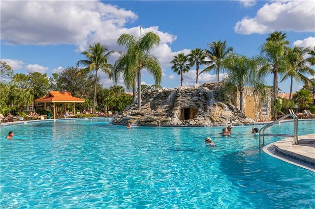 2055 Cascades DR 6, Naples, FL 34112