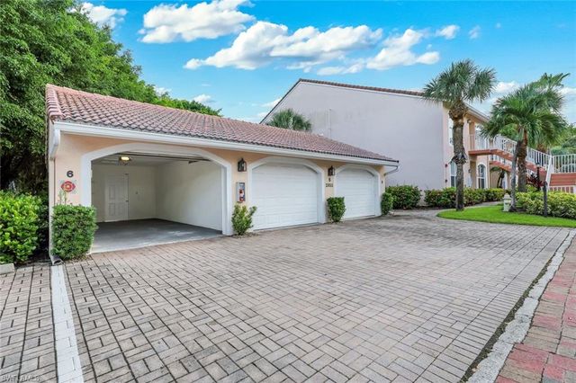 2055 Cascades DR 6, Naples, FL 34112