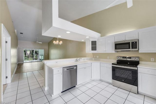 2055 Cascades DR 6, Naples, FL 34112