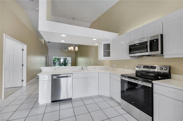 2055 Cascades DR 6, Naples, FL 34112