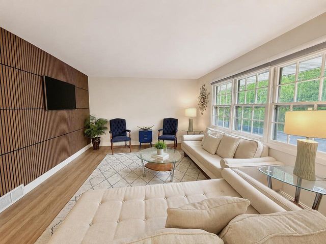 21 Kenosha Drive, Madison, WI 53705