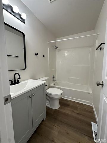 4 Pheasantwood Drive, Belleville, IL 62226