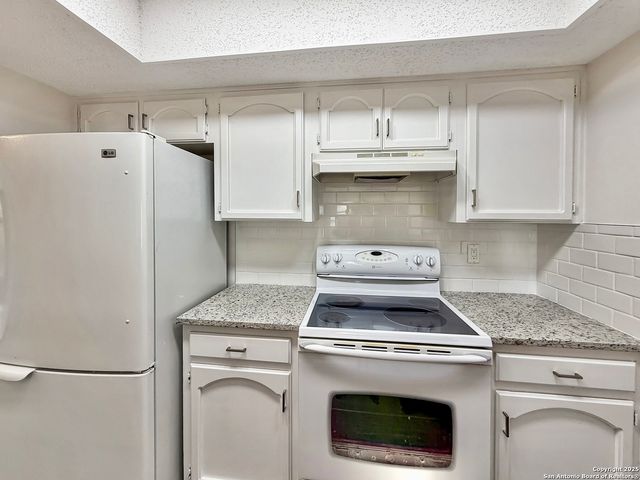 1239 Amanda, Canyon Lake, TX 78133