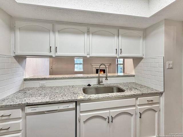 1239 Amanda, Canyon Lake, TX 78133