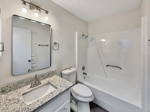 1239 Amanda, Canyon Lake, TX 78133