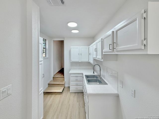 1239 Amanda, Canyon Lake, TX 78133