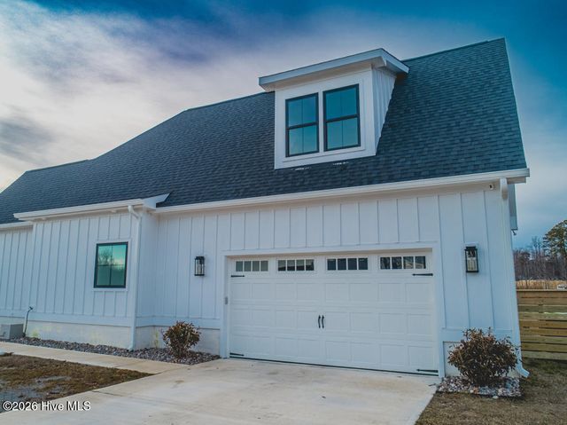 37 Wild Turkey Lane, Arapahoe, NC 28510