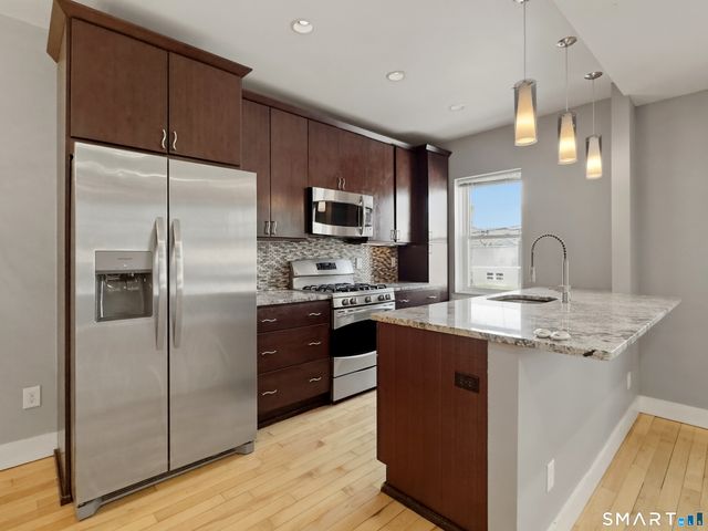 70 Strawberry Hill Avenue APT 2-2B, Stamford, CT 06902