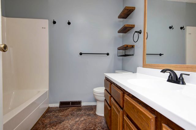 1340 W Mesa Drive, Nixa, MO 65714