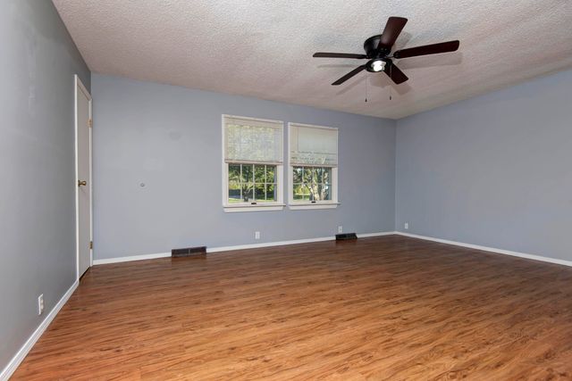 1340 W Mesa Drive, Nixa, MO 65714