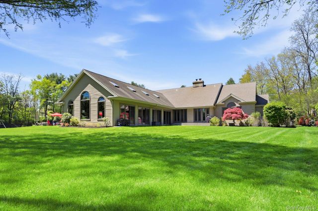 10 Fox Meadow Lane, Lloyd Harbor, NY 11743