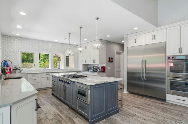 10 Fox Meadow Lane, Lloyd Harbor, NY 11743