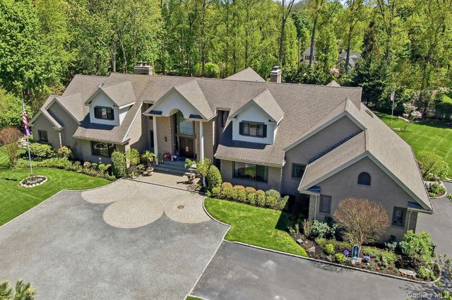 10 Fox Meadow Lane, Lloyd Harbor, NY 11743