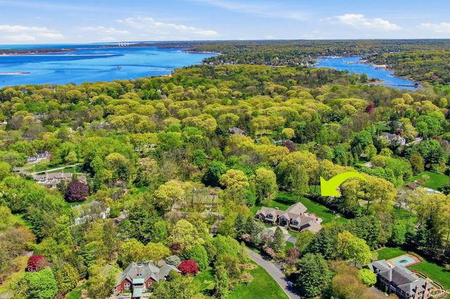 10 Fox Meadow Lane, Lloyd Harbor, NY 11743