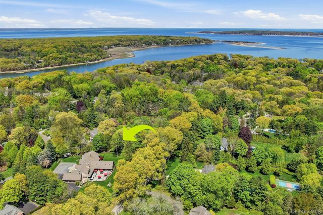 10 Fox Meadow Lane, Lloyd Harbor, NY 11743
