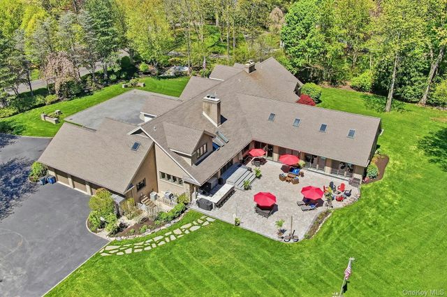 10 Fox Meadow Lane, Lloyd Harbor, NY 11743