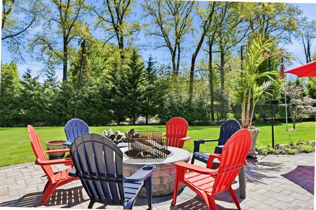 10 Fox Meadow Lane, Lloyd Harbor, NY 11743