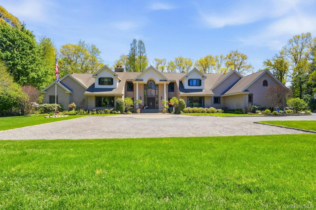 10 Fox Meadow Lane, Lloyd Harbor, NY 11743
