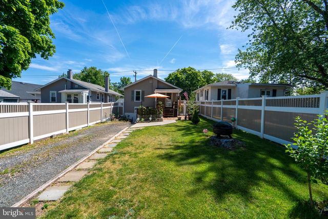 113 PENN ST, Pennsburg, PA 18073