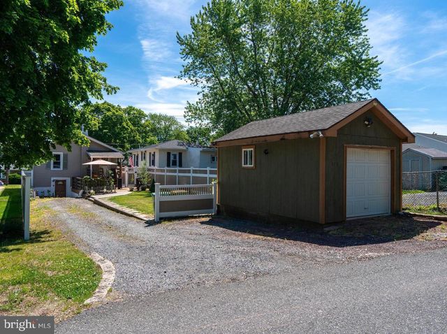 113 PENN ST, Pennsburg, PA 18073