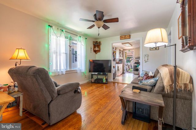 113 PENN ST, Pennsburg, PA 18073