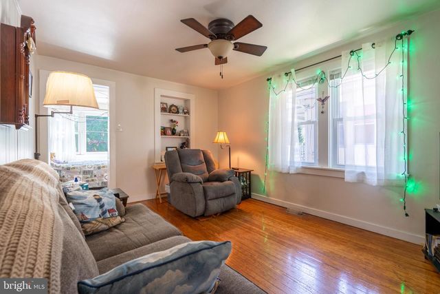 113 PENN ST, Pennsburg, PA 18073