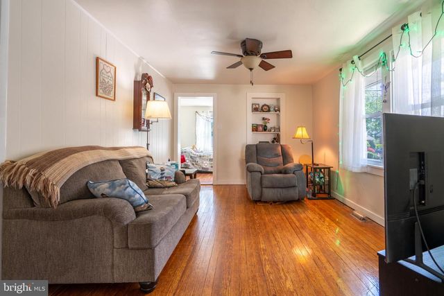 113 PENN ST, Pennsburg, PA 18073