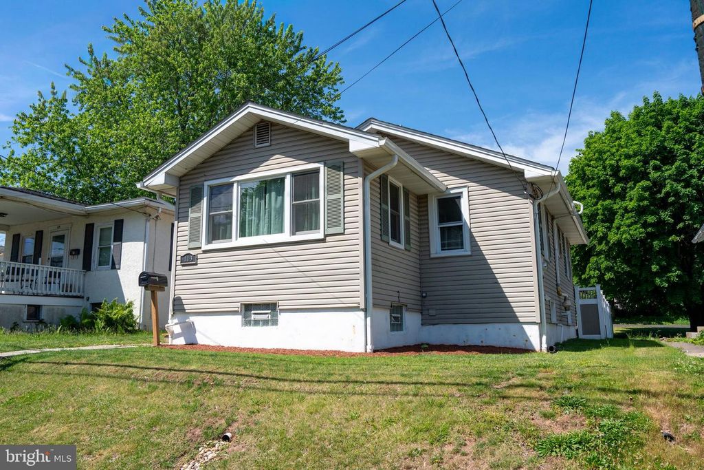 113 PENN ST, Pennsburg, PA 18073
