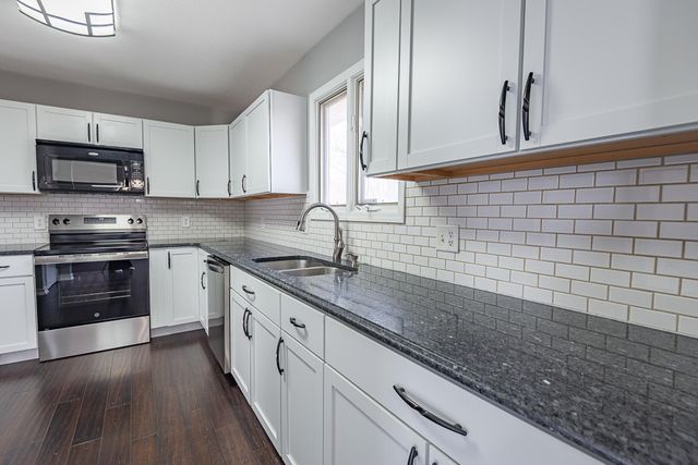 1957 W Nottingham Street, Springfield, MO 65810