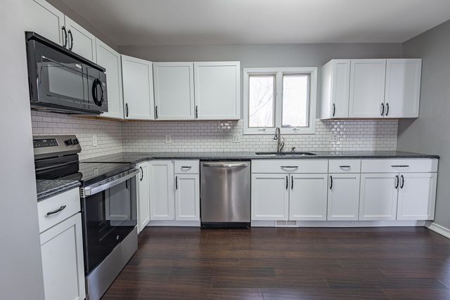 1957 W Nottingham Street, Springfield, MO 65810