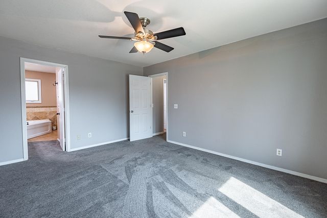 1957 W Nottingham Street, Springfield, MO 65810