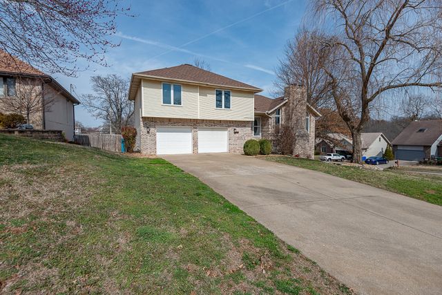 1957 W Nottingham Street, Springfield, MO 65810