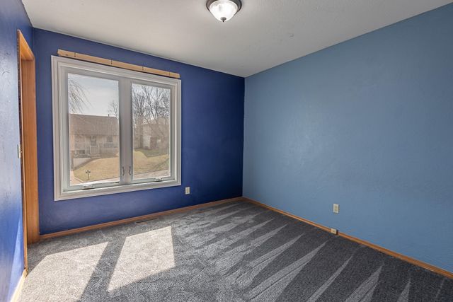 1957 W Nottingham Street, Springfield, MO 65810