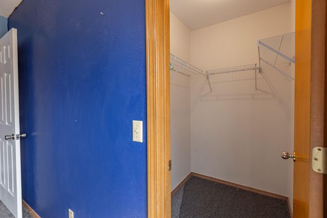 1957 W Nottingham Street, Springfield, MO 65810