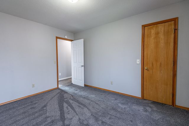 1957 W Nottingham Street, Springfield, MO 65810